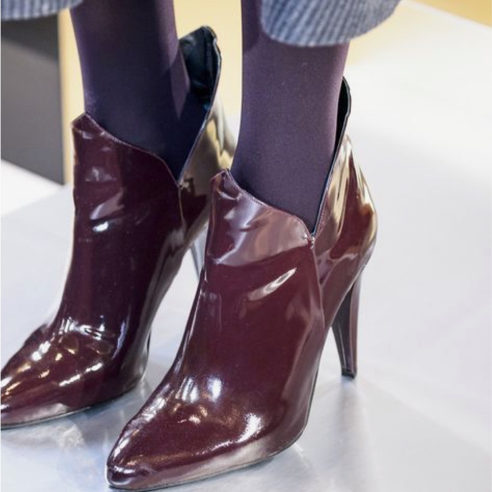 JILL STUART PATENT LEATHER V-CUT ANKLE BOOTS IN DEEP PLUM COLOR SZ 40 (US SZ 10)